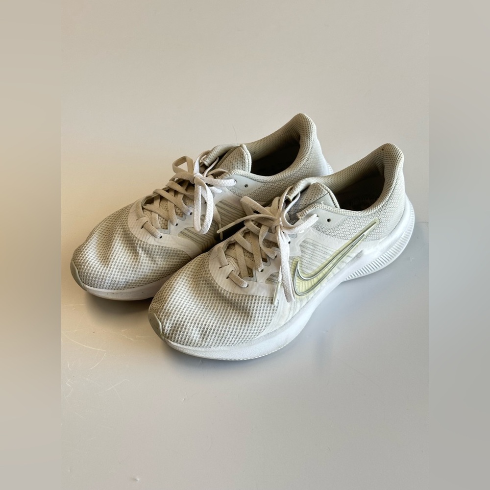 Nike Women’s Downshifter Running Shoes Size 9 CW3413-100 READ DESCRIPTION